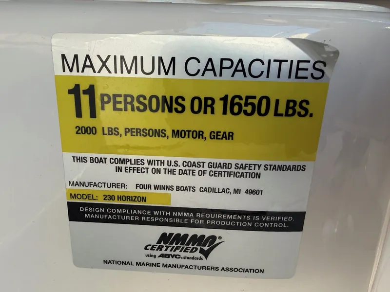 Slide: The Image of Four Winns 230 Horizon w/ Mercury 6.2L 2005 - 8