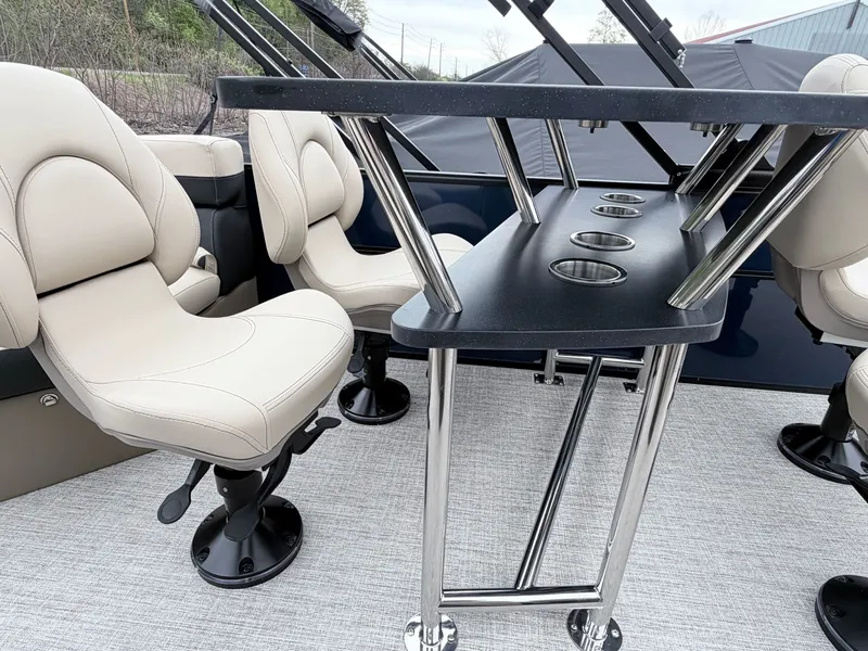 Slide: The Image of Berkshire 24E CTS 3.0 Tritoon 2026 - 10