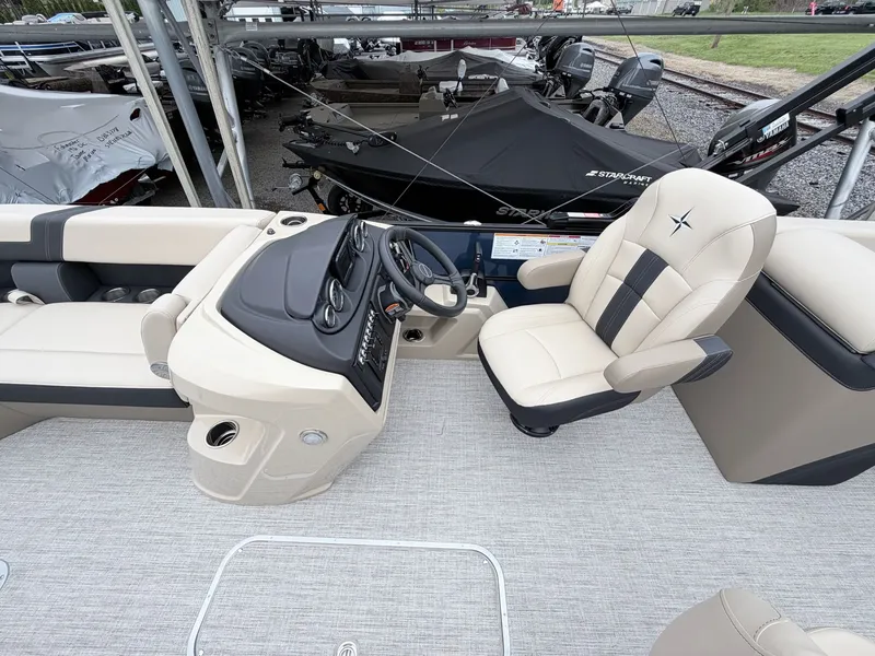 Slide: The Image of Berkshire 24E CTS 3.0 Tritoon 2026 - 12