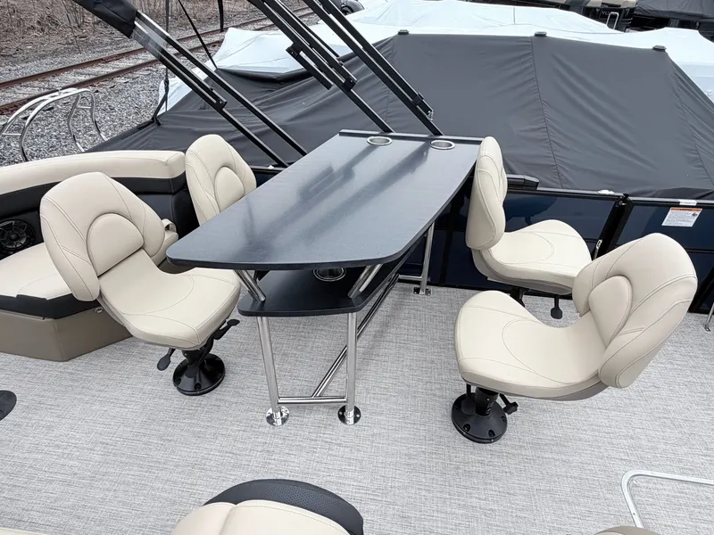 Slide: The Image of Berkshire 24E CTS 3.0 Tritoon 2026 - 13