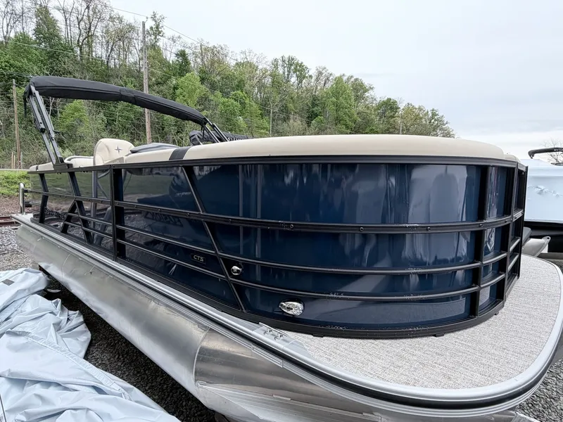 Slide: The Image of Berkshire 24E CTS 3.0 Tritoon 2026 - 14