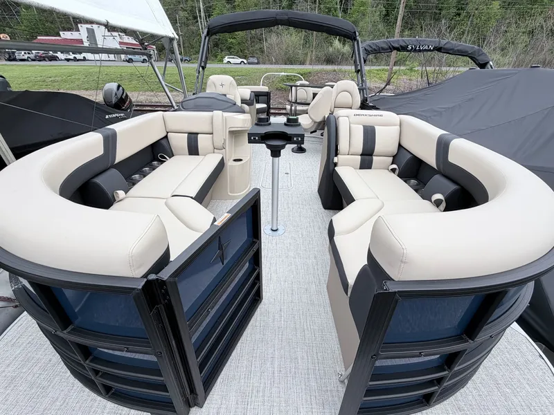 Slide: The Image of Berkshire 24E CTS 3.0 Tritoon 2026 - 18