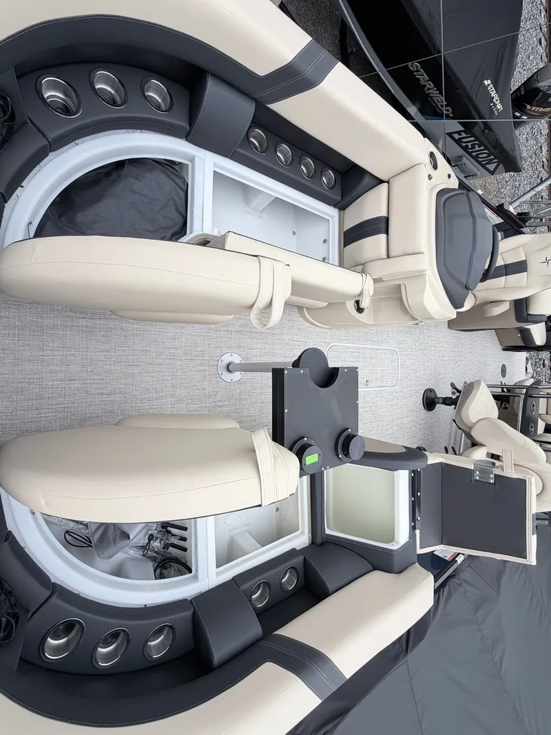 Slide: The Image of Berkshire 24E CTS 3.0 Tritoon 2026 - 20
