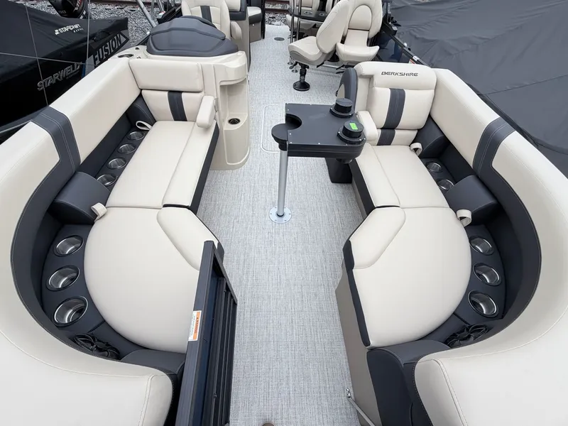 Slide: The Image of Berkshire 24E CTS 3.0 Tritoon 2026 - 21