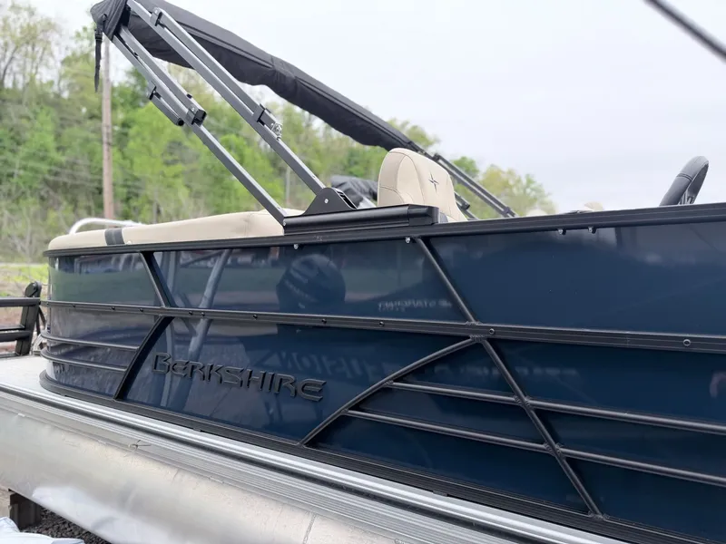 Slide: The Image of Berkshire 24E CTS 3.0 Tritoon 2026 - 25