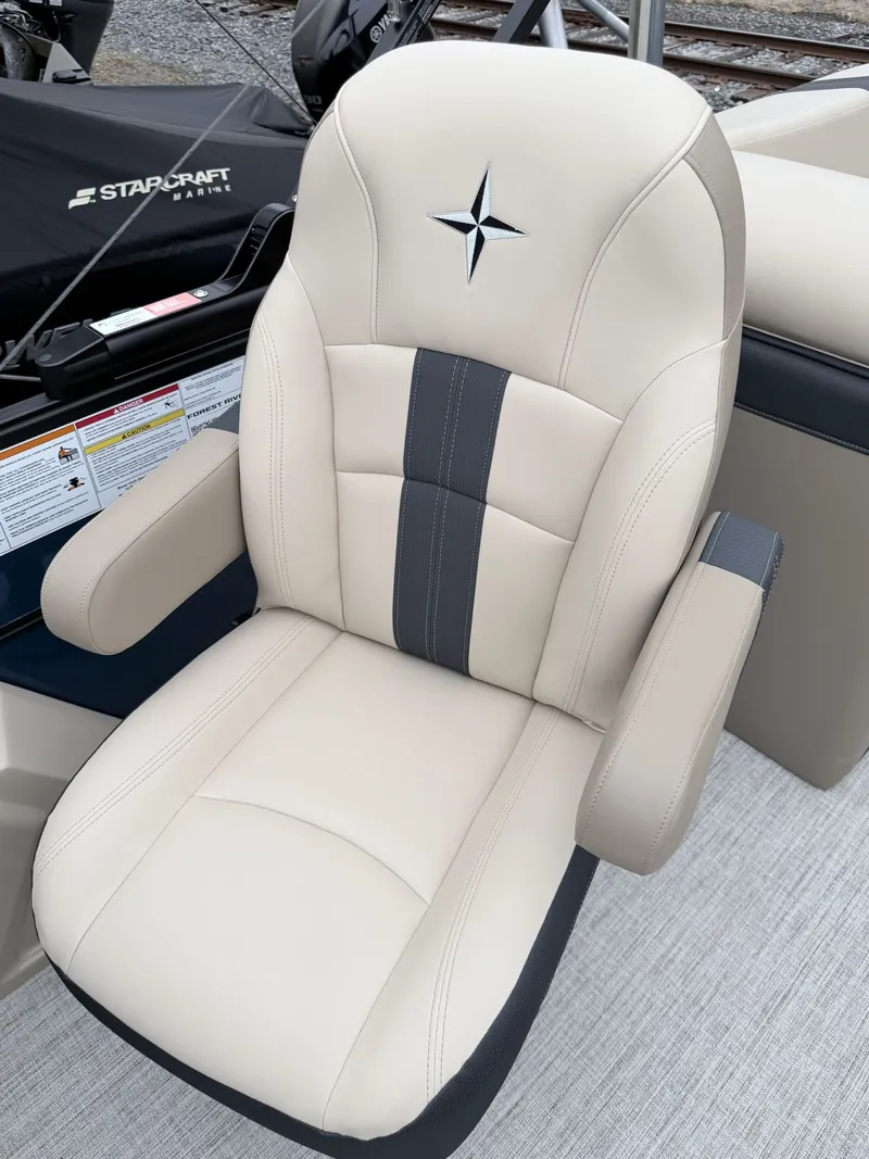 Slide: The Image of Berkshire 24E CTS 3.0 Tritoon 2026 - 26