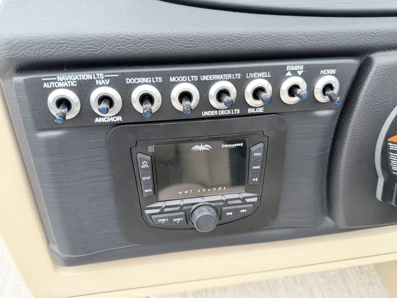 Slide: The Image of Berkshire 24E CTS 3.0 Tritoon 2026 - 27