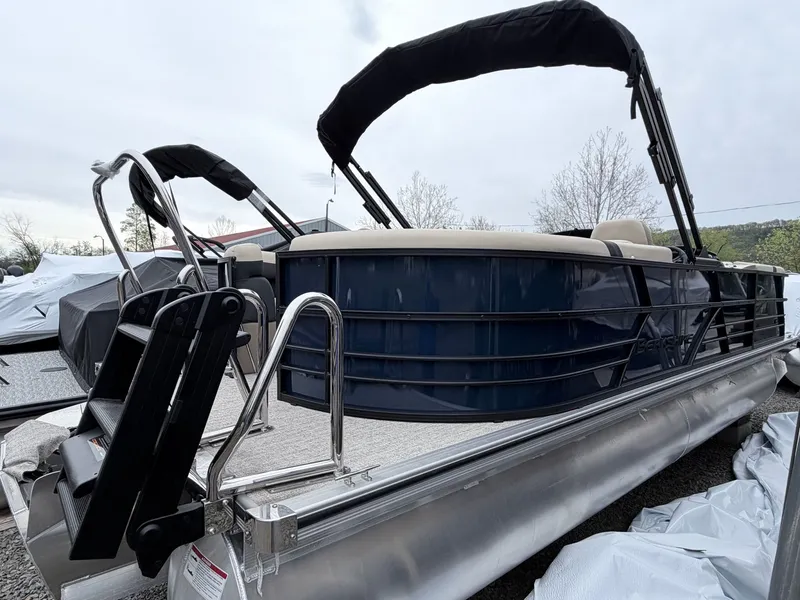 Slide: The Image of Berkshire 24E CTS 3.0 Tritoon 2026 - 28