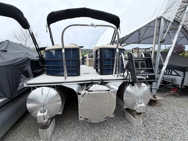 Slide: The Image of Berkshire 24E CTS 3.0 Tritoon 2026 - 30