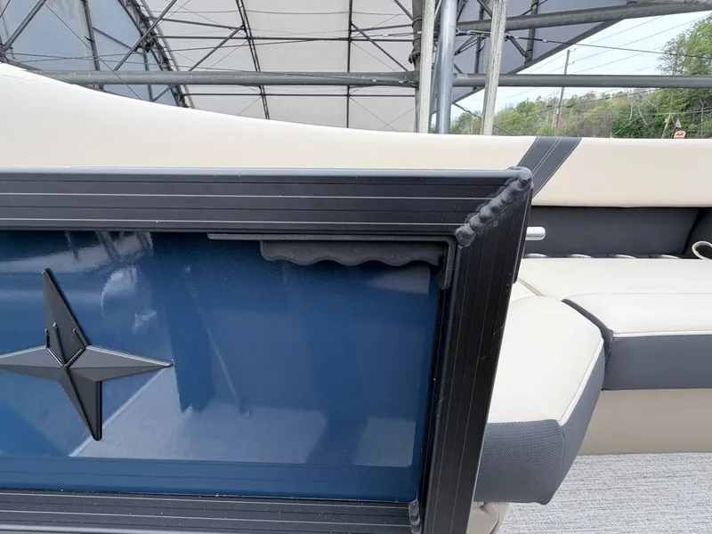 Slide: The Image of Berkshire 24E CTS 3.0 Tritoon 2026 - 31