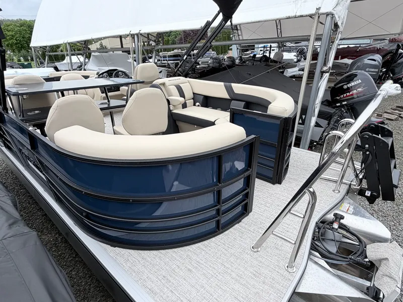 Slide: The Image of Berkshire 24E CTS 3.0 Tritoon 2026 - 4