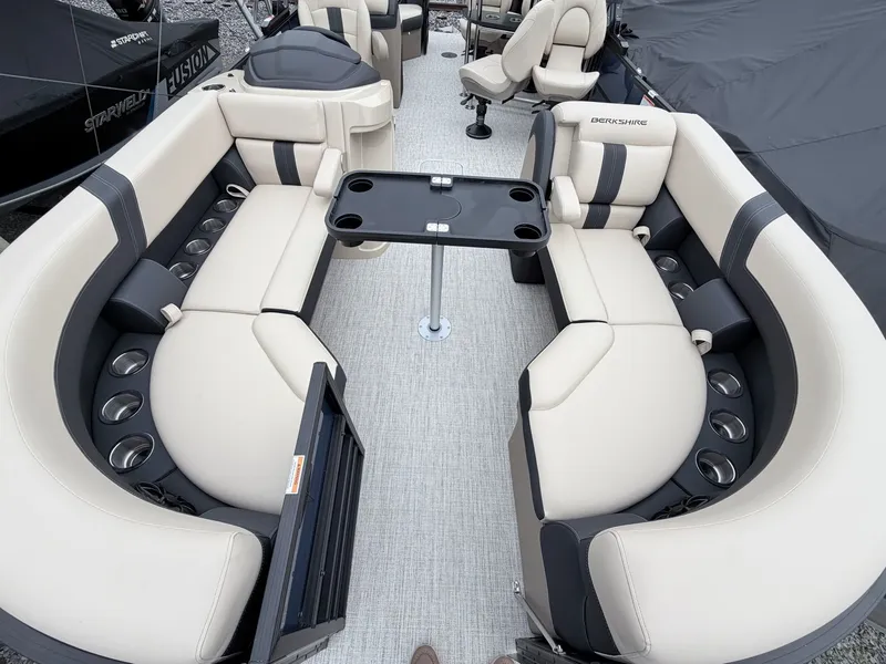 Slide: The Image of Berkshire 24E CTS 3.0 Tritoon 2026 - 5