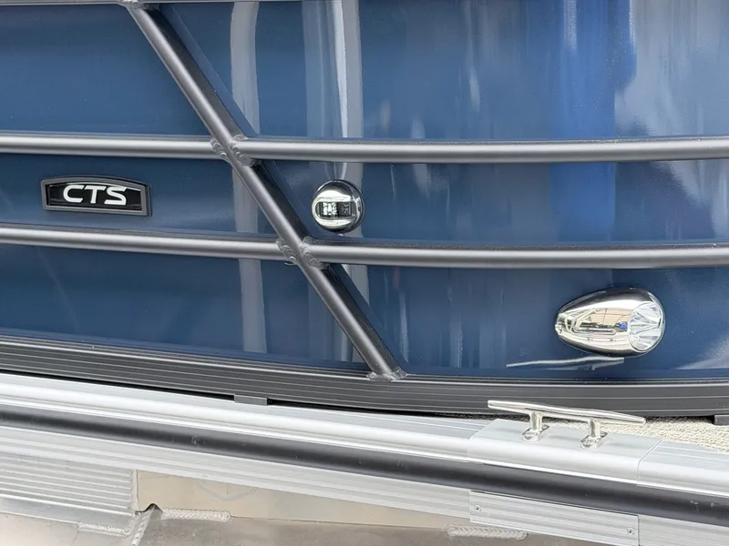 Slide: The Image of Berkshire 24E CTS 3.0 Tritoon 2026 - 7