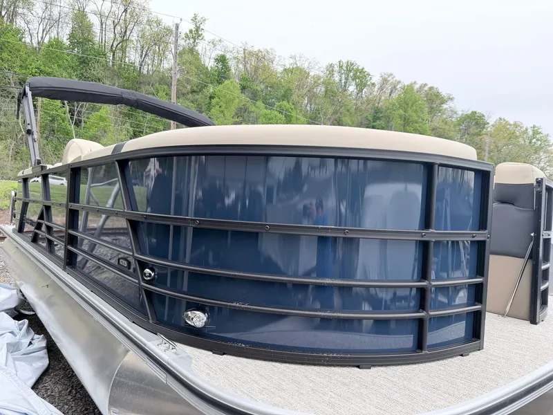 Slide: The Image of Berkshire 24E CTS 3.0 Tritoon 2026 - 9