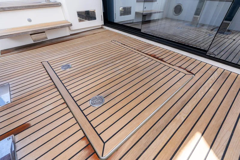 Slide: The Image of Prestige 520 2022 - 101