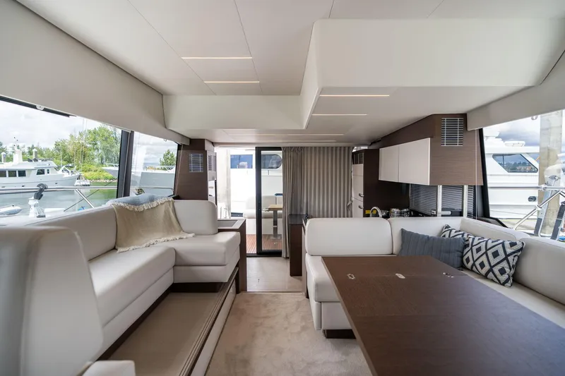 Slide: The Image of Prestige 520 2022 - 52