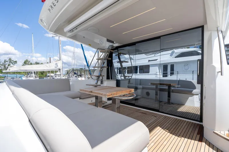 Slide: The Image of Prestige 520 2022 - 85