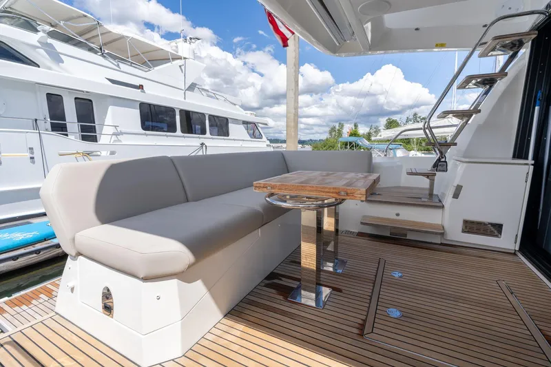 Slide: The Image of Prestige 520 2022 - 95