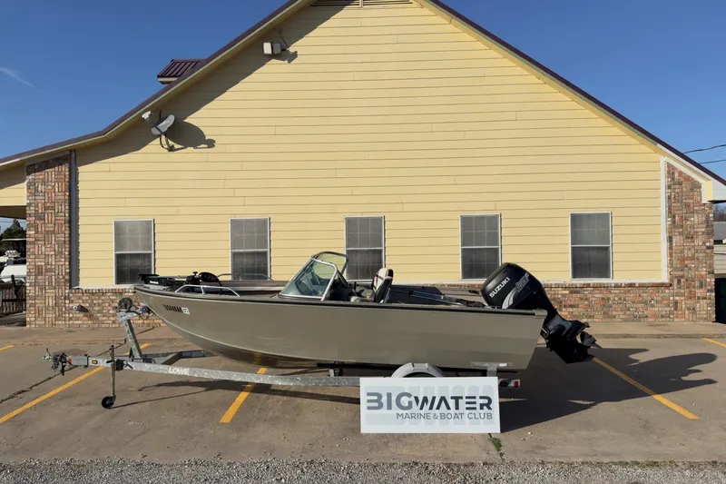 The Image of 2007 Lowe Fish & Ski 175 boat on trailer, parked outside a building. - 0