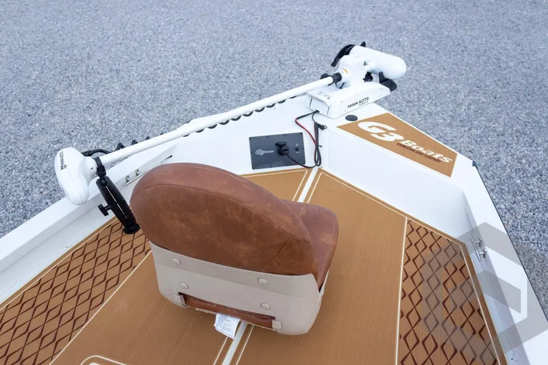 Slide: The Image of 2026 G3 Bay 22 GX boat interior with brown seat and Minn Kota trolling motor. - 35