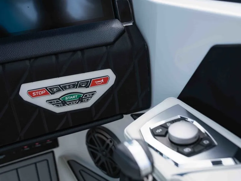 Slide: The Image of Nautique Super Air Nautique S21 2026 - 12