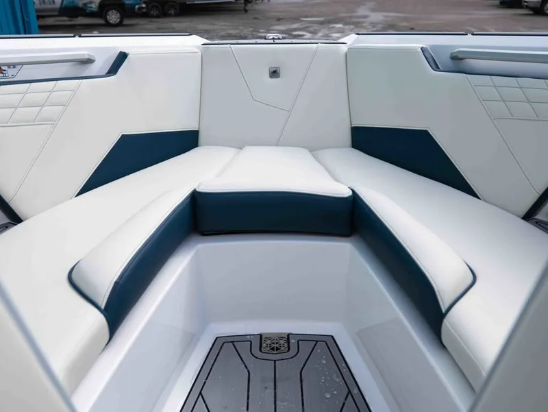 Slide: The Image of Nautique Super Air Nautique S21 2026 - 13