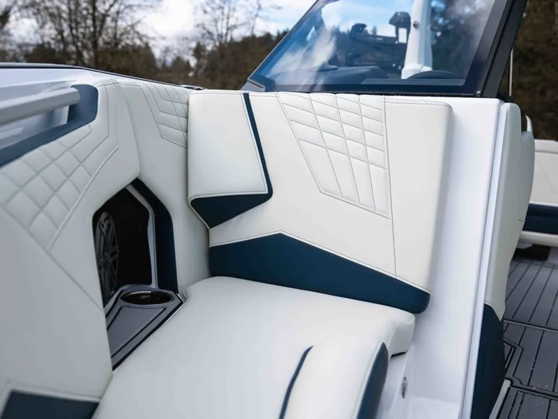 Slide: The Image of Nautique Super Air Nautique S21 2026 - 17