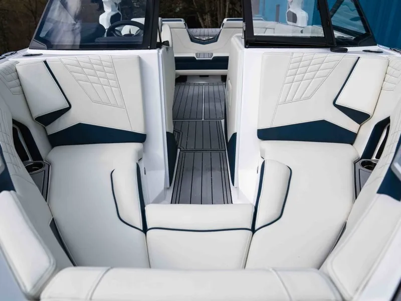 Slide: The Image of Nautique Super Air Nautique S21 2026 - 18