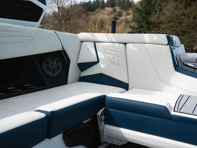 Slide: The Image of Nautique Super Air Nautique S21 2026 - 22