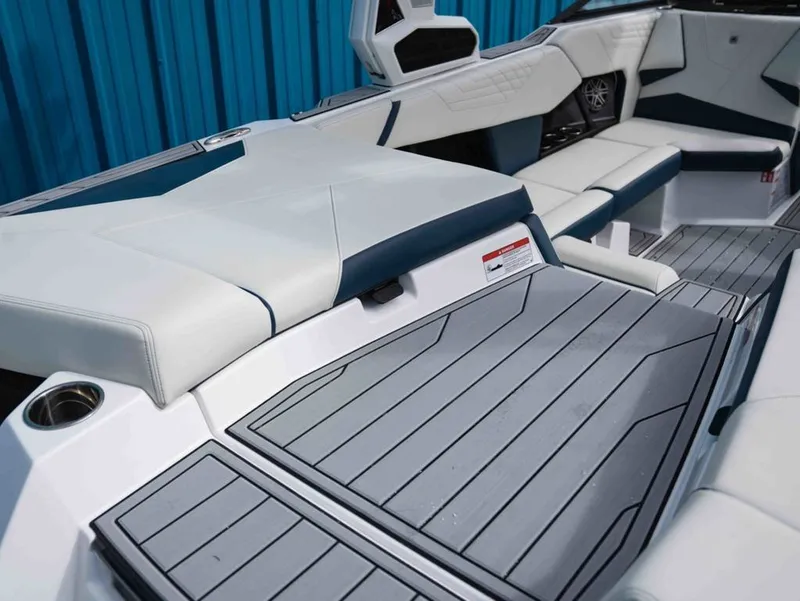 Slide: The Image of Nautique Super Air Nautique S21 2026 - 6