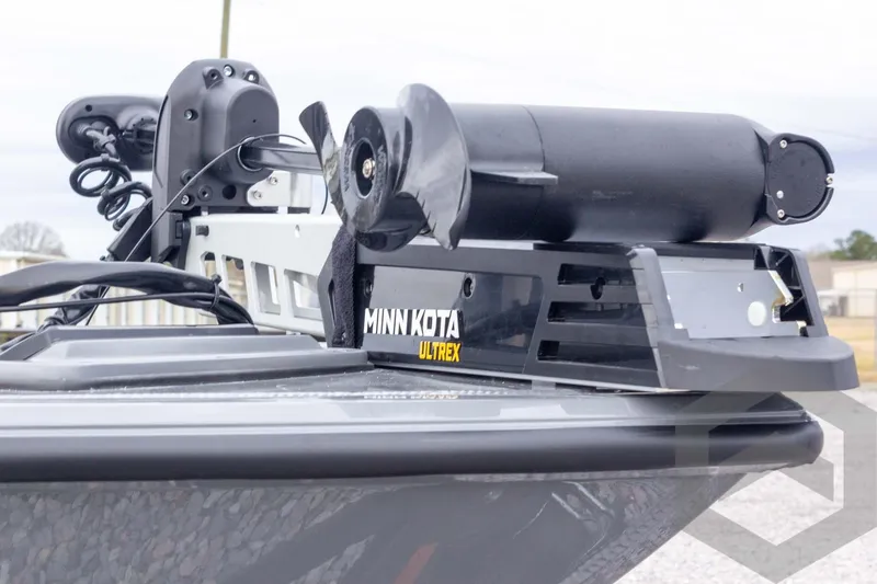 Slide: The Image of 2026 Vexus AVX 1980 boat with Minn Kota Ultrex trolling motor. - 40