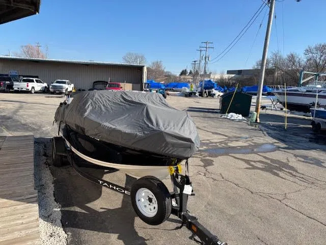 Slide: The Image of Tahoe 185S 2022 - 10