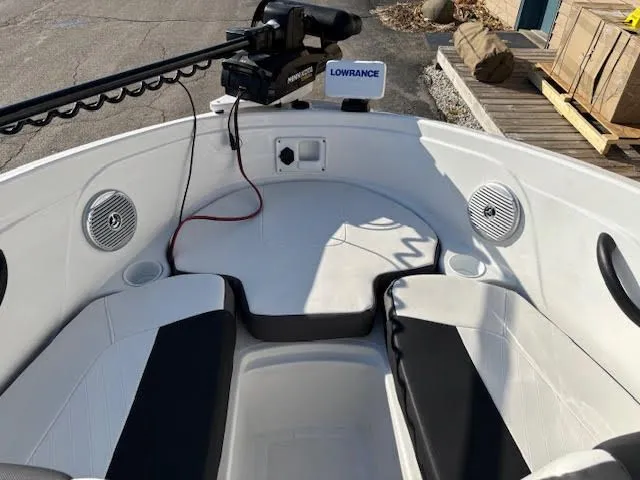 Slide: The Image of Tahoe 185S 2022 - 16