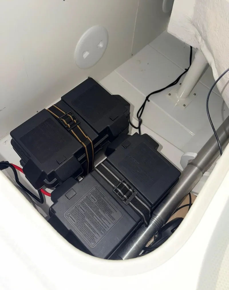 Slide: The Image of Tahoe 185S 2022 - 22