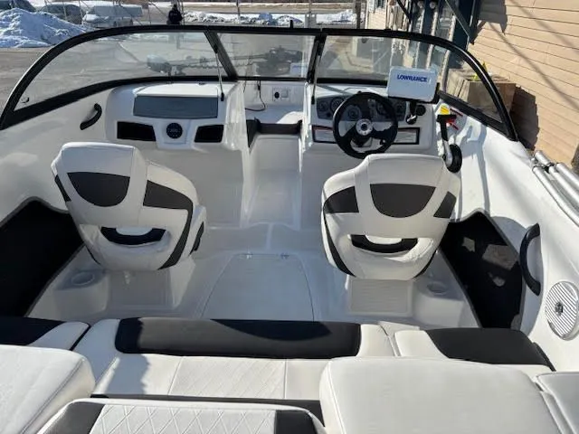 Slide: The Image of Tahoe 185S 2022 - 24