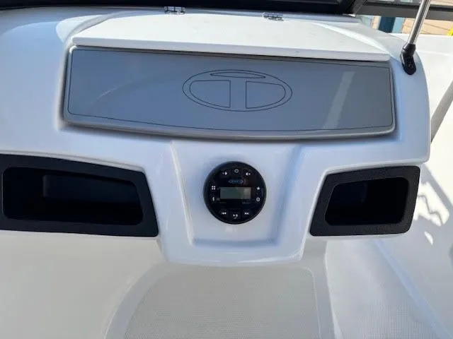 Slide: The Image of Tahoe 185S 2022 - 26