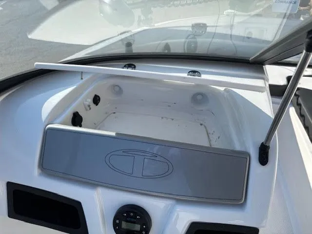 Slide: The Image of Tahoe 185S 2022 - 27