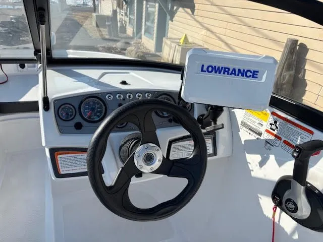 Slide: The Image of Tahoe 185S 2022 - 28