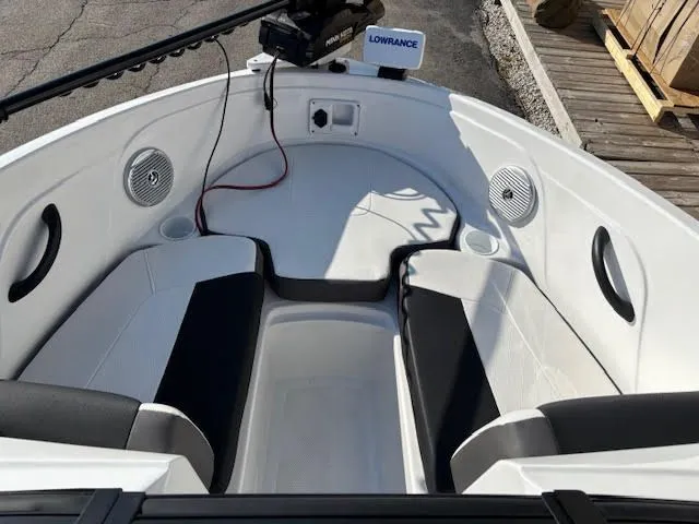 Slide: The Image of Tahoe 185S 2022 - 32