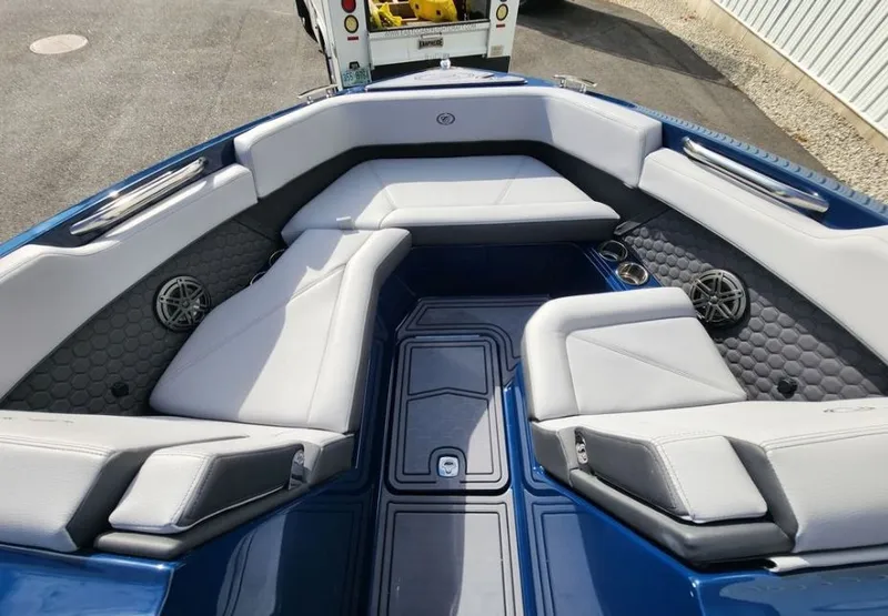 Slide: The Image of Cobalt R6 Surf 2026 - 8