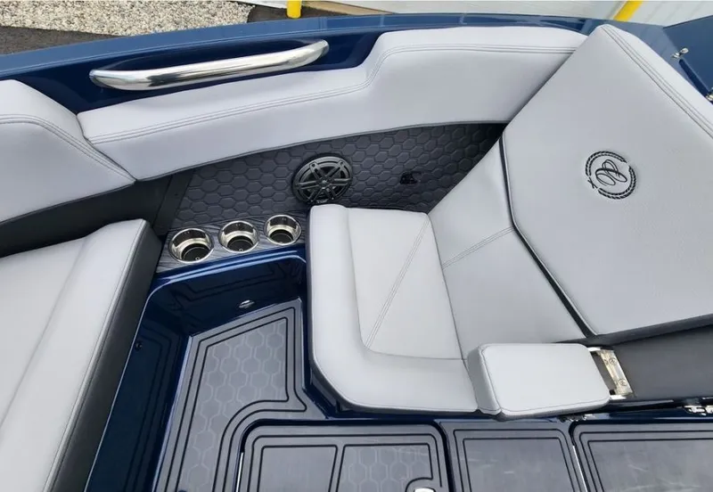 Slide: The Image of Cobalt R6 Surf 2026 - 9