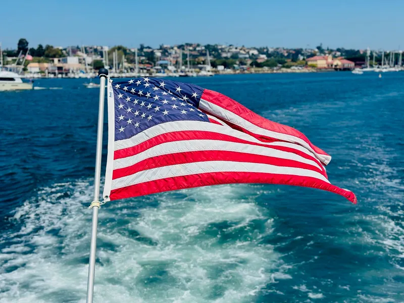 Slide: The Image of Carver 560 Voyager 2006 - 34