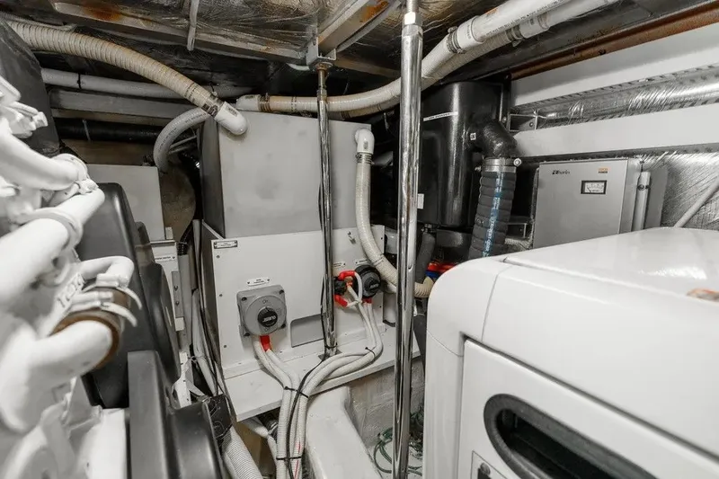 Slide: The Image of Carver 560 Voyager 2006 - 48