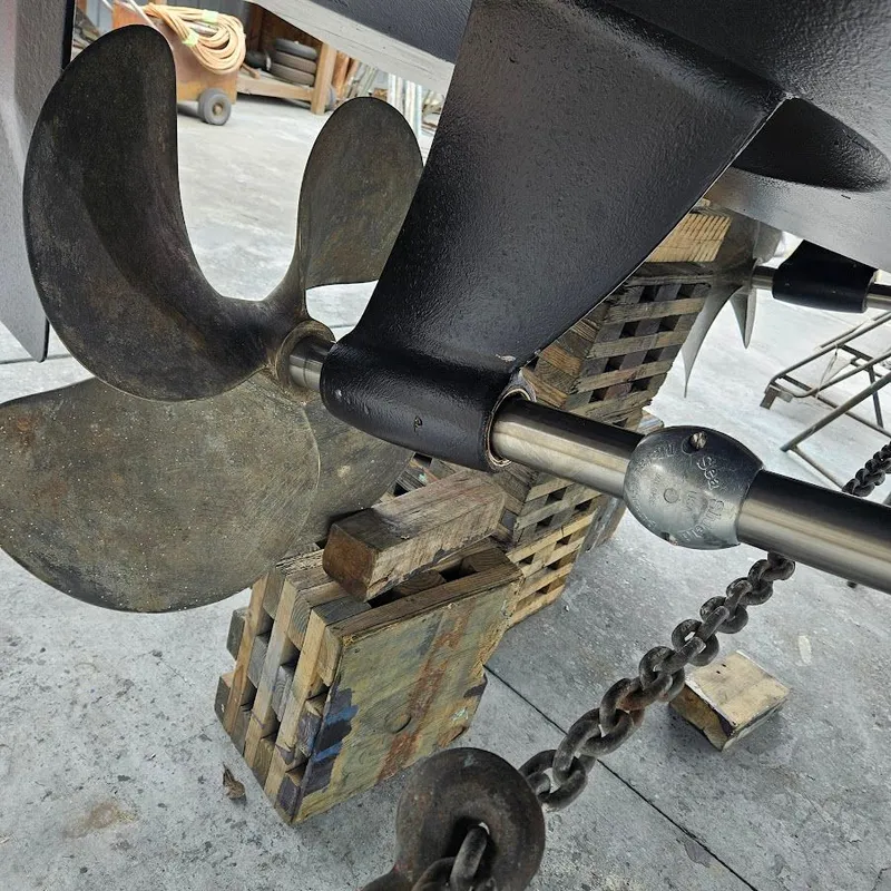 Slide: The Image of Carver 560 Voyager 2006 - 62