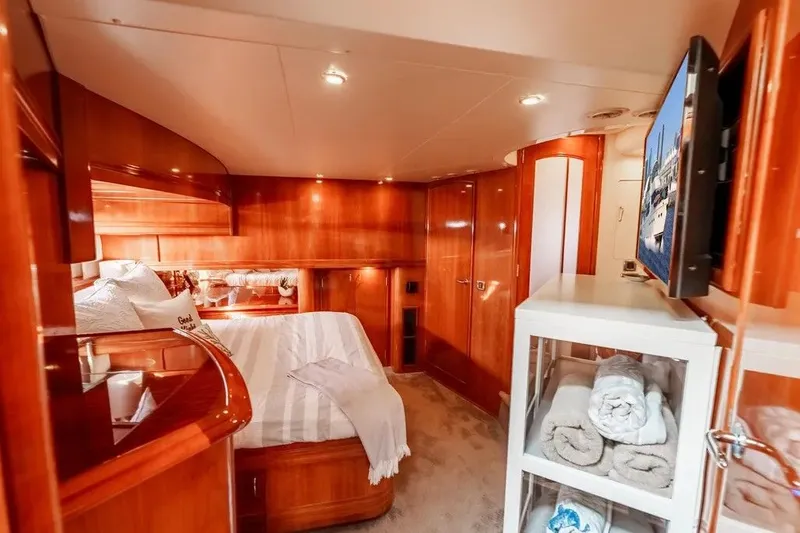 Slide: The Image of Carver Yachts 560 Voyager 2006 - 18