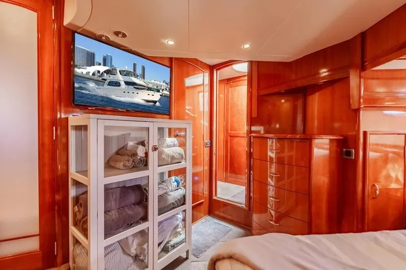 Slide: The Image of Carver Yachts 560 Voyager 2006 - 21