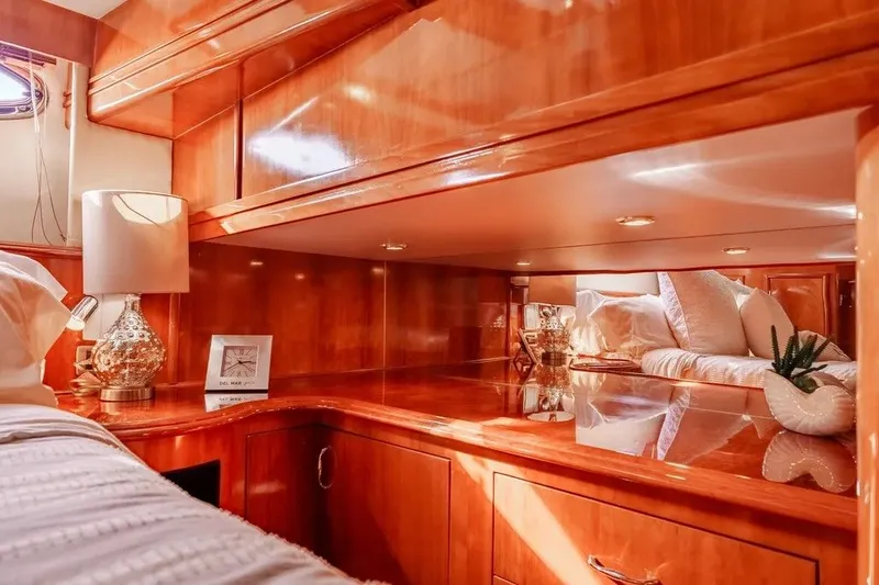 Slide: The Image of Carver Yachts 560 Voyager 2006 - 23