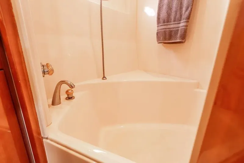 Slide: The Image of Carver Yachts 560 Voyager 2006 - 26