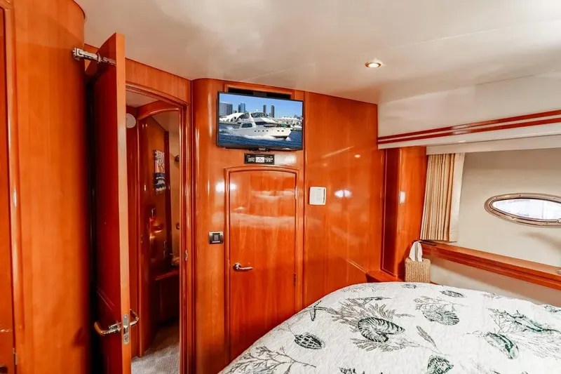 Slide: The Image of Carver Yachts 560 Voyager 2006 - 29