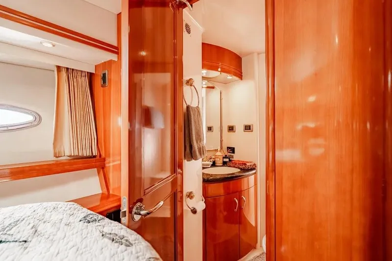 Slide: The Image of Carver Yachts 560 Voyager 2006 - 30